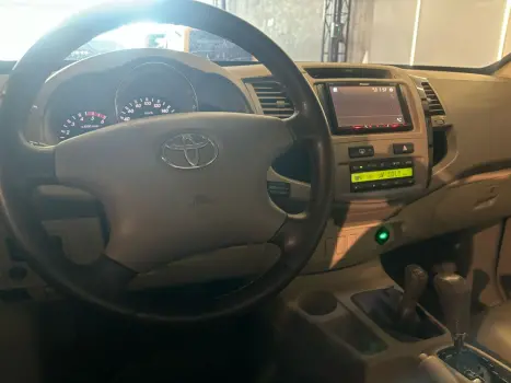TOYOTA Hilux SW4 3.0 16V 4P SRV 4X4 7 LUGARES TURBO DIESEL AUTOMTICO, Foto 9