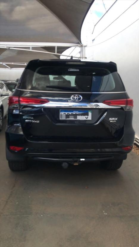 TOYOTA Hilux SW4 , Foto 3