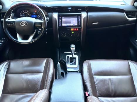 TOYOTA Hilux SW4 , Foto 6