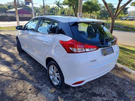 TOYOTA Yaris Hatch 1.3 16V 4P FLEX XL PLUS TECH MULTIDRIVE AUTOMTICO CVT, Foto 4
