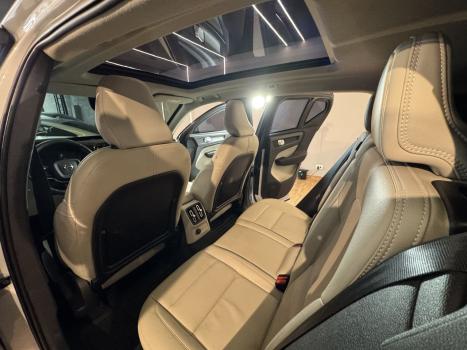 VOLVO XC40 1.5 16V 4P T5 RECHARGE HBRIDO INSCRIPTION GEARTRONIC AUTOMTICO, Foto 7