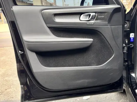 VOLVO XC40 1.5 16V 4P T5 RECHARGE HBRIDO INSCRIPTION GEARTRONIC AUTOMTICO, Foto 8