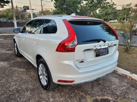 VOLVO XC60 2.4 4P AWD MOMENTUM DIESEL AUTOMTICO, Foto 5