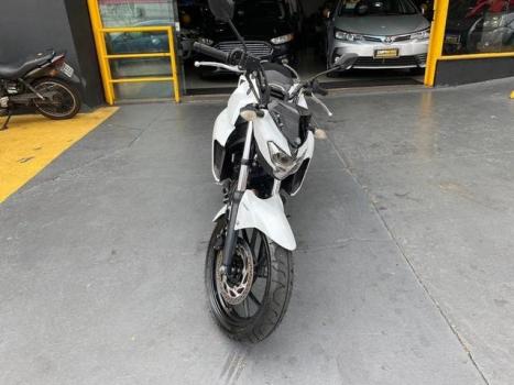 YAMAHA FZ6 Fazer 600 N, Foto 2