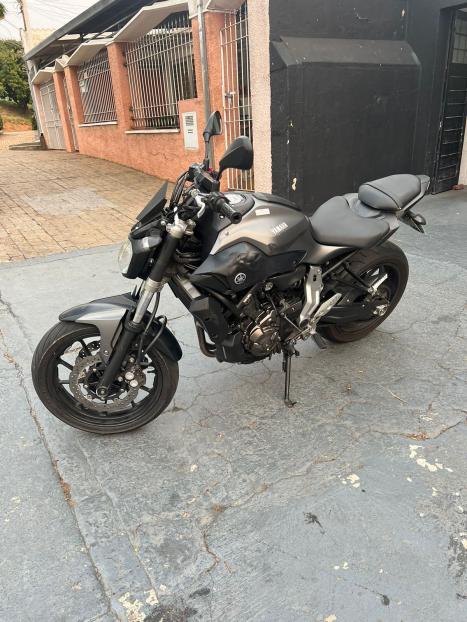 YAMAHA MT-07 700 ABS, Foto 3