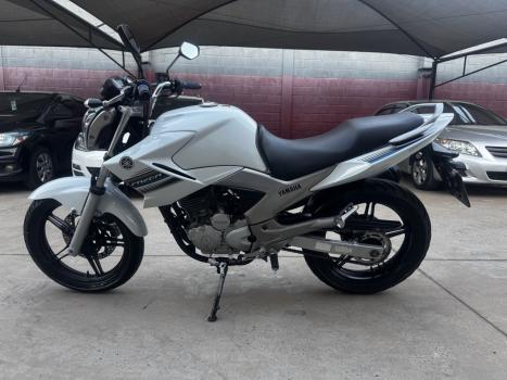 YAMAHA YS Fazer 250 LIMITED EDITION, Foto 2