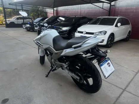 YAMAHA YS Fazer 250 LIMITED EDITION, Foto 7