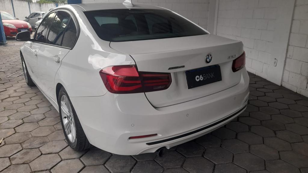 BMW 320I - Foto