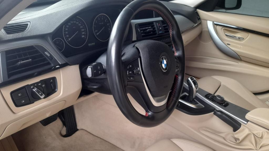 BMW 320I - Foto
