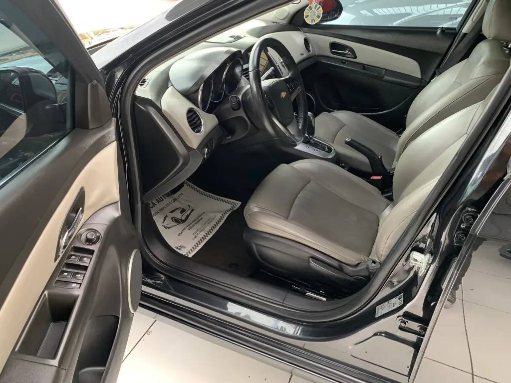 CHEVROLET Cruze Sedan - Foto