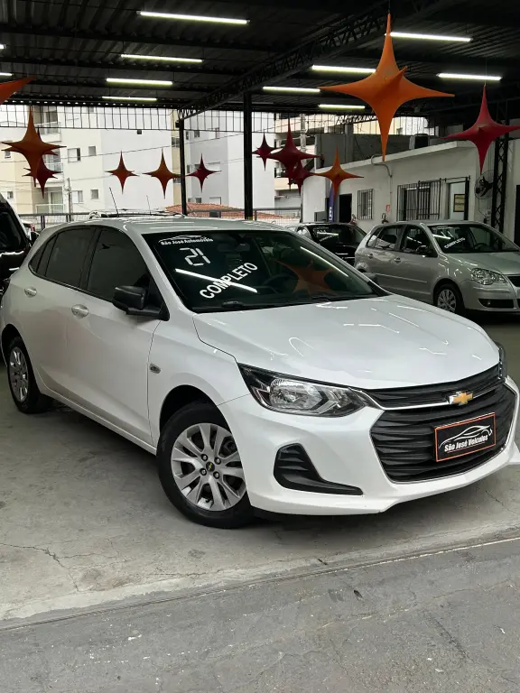 CHEVROLET Onix Hatch - Foto