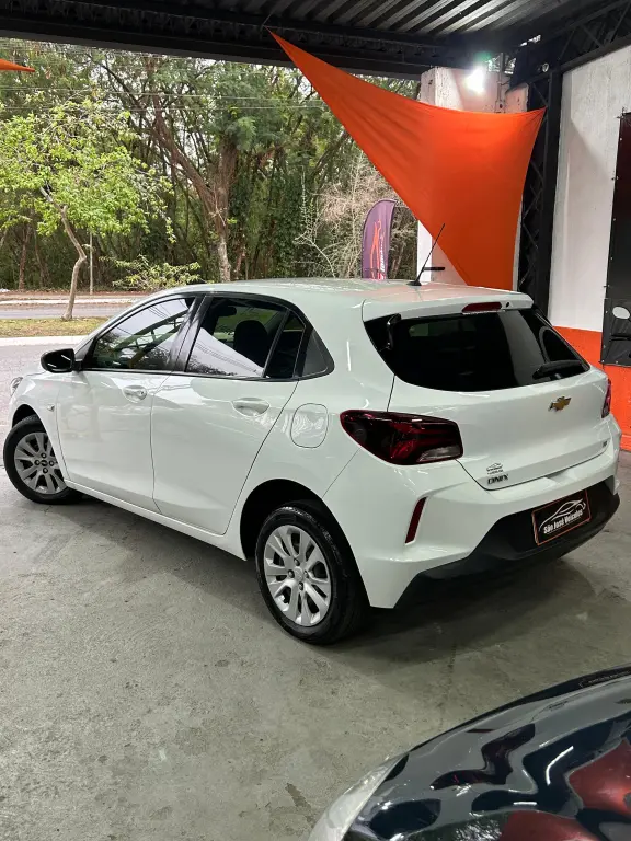 CHEVROLET Onix Hatch - Foto