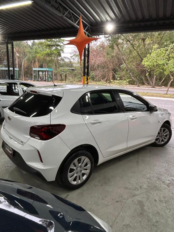 CHEVROLET Onix Hatch - Foto