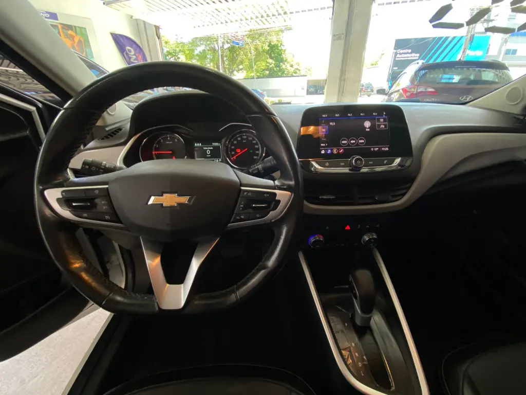 CHEVROLET Onix Hatch - Foto