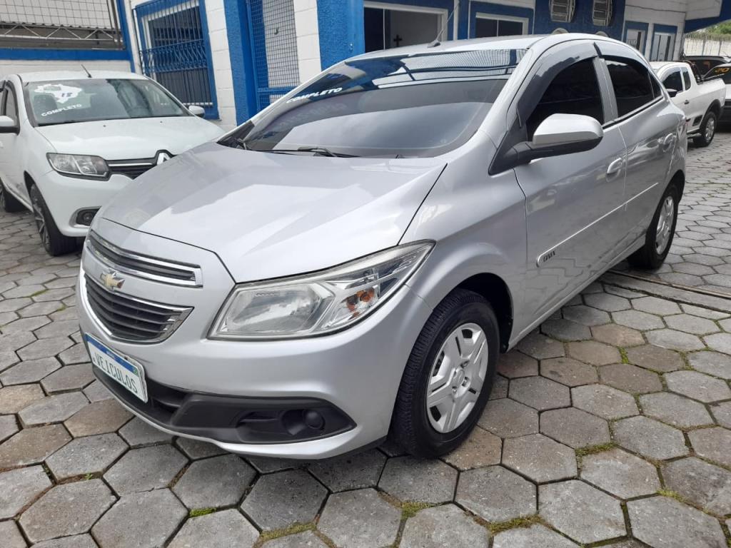 CHEVROLET Onix Hatch - Foto