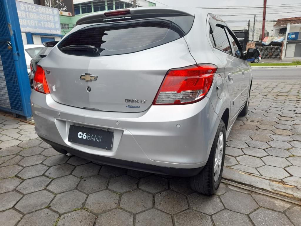 CHEVROLET Onix Hatch - Foto