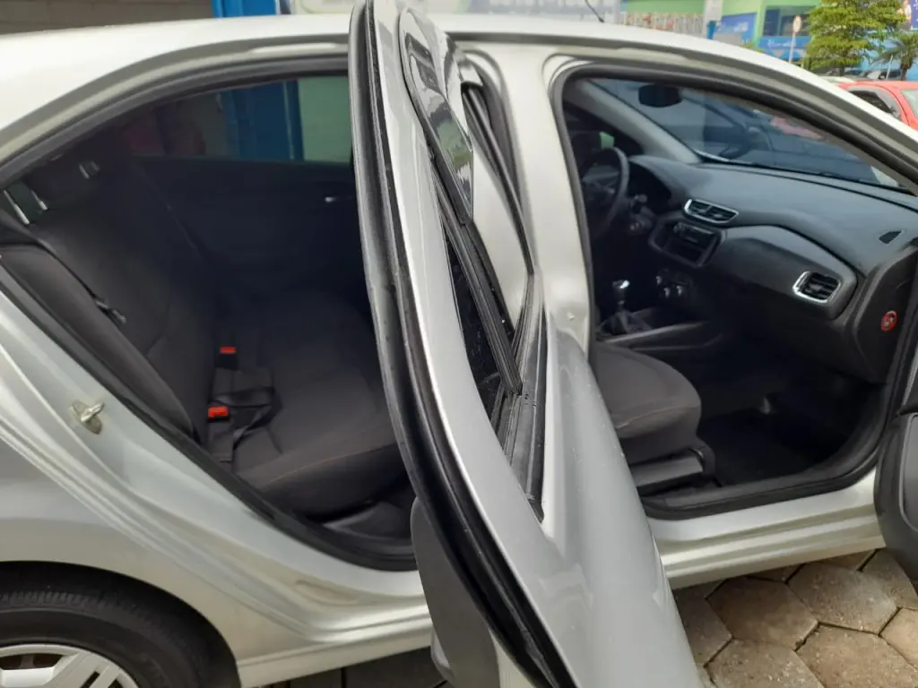 CHEVROLET Onix Hatch - Foto