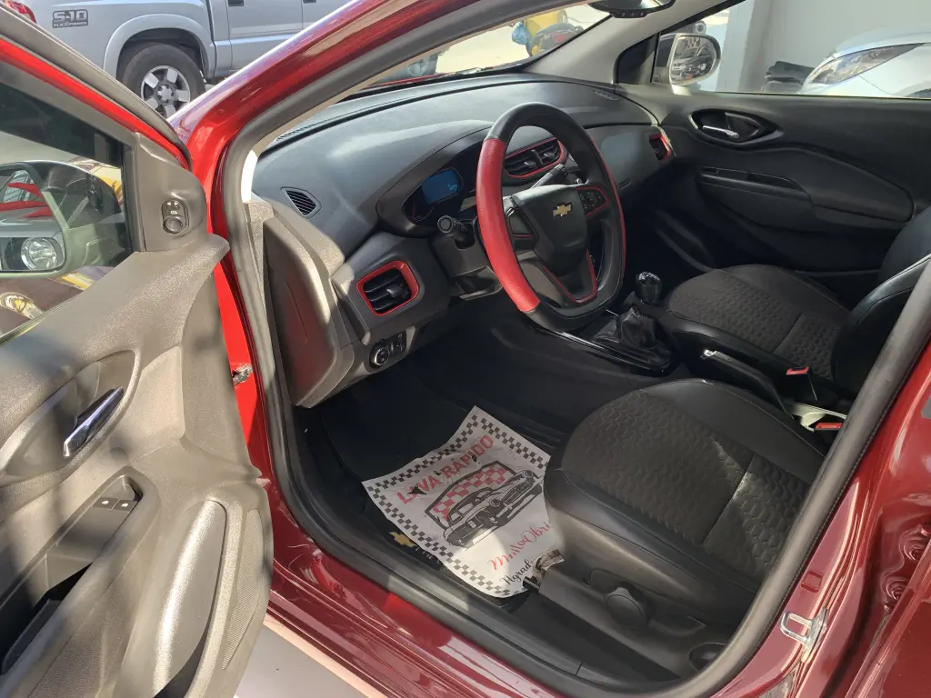 CHEVROLET Onix Hatch - Foto