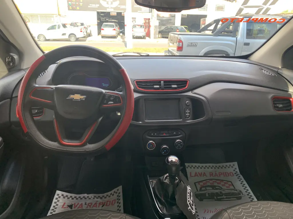 CHEVROLET Onix Hatch - Foto