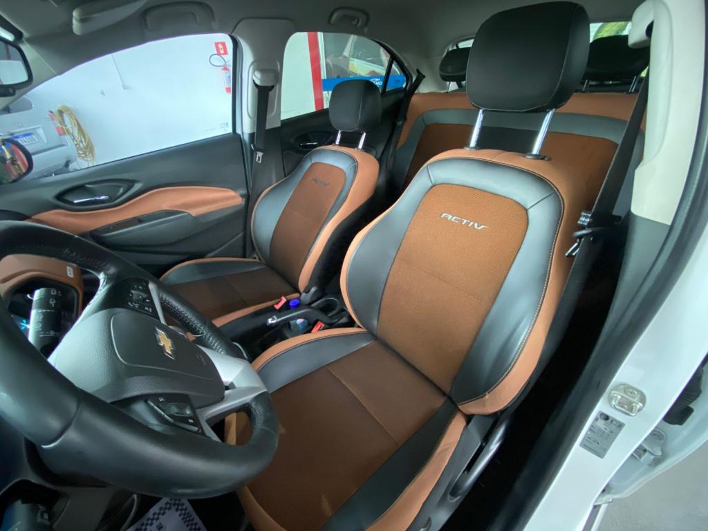 CHEVROLET Onix Hatch - Foto