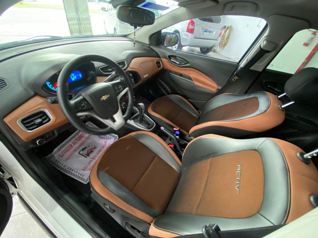 CHEVROLET Onix Hatch - Foto