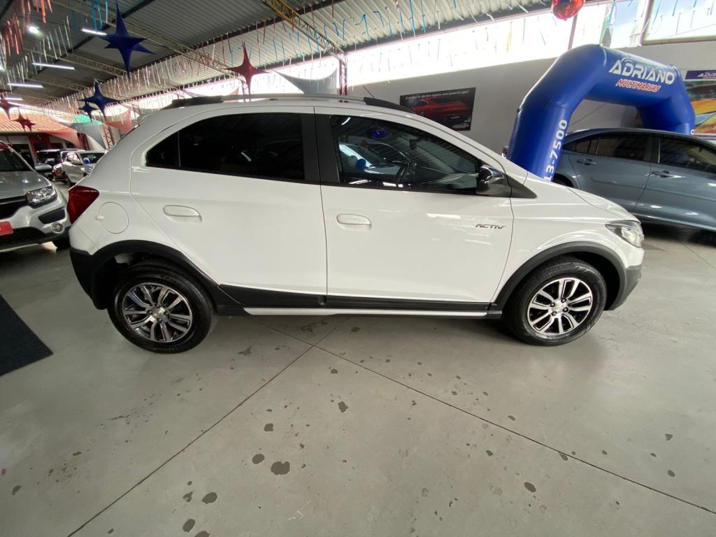 CHEVROLET Onix Hatch - Foto