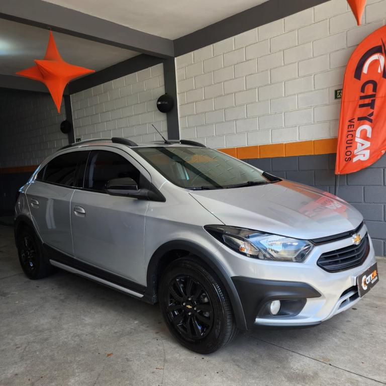 CHEVROLET Onix Hatch - Foto