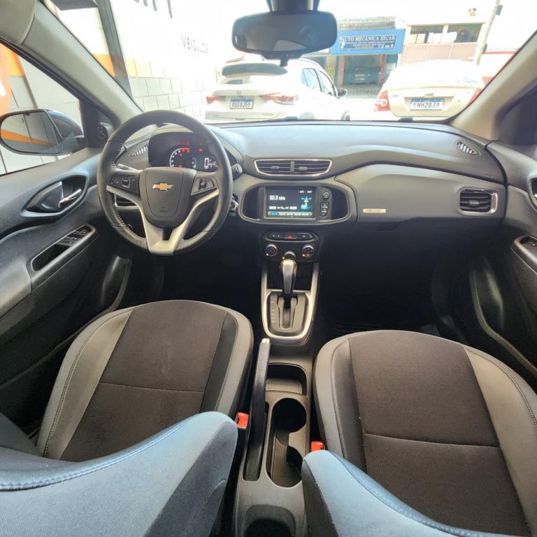 CHEVROLET Onix Hatch - Foto