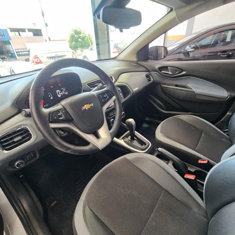 CHEVROLET Onix Hatch - Foto