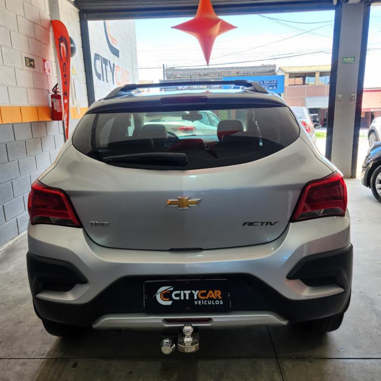 CHEVROLET Onix Hatch - Foto