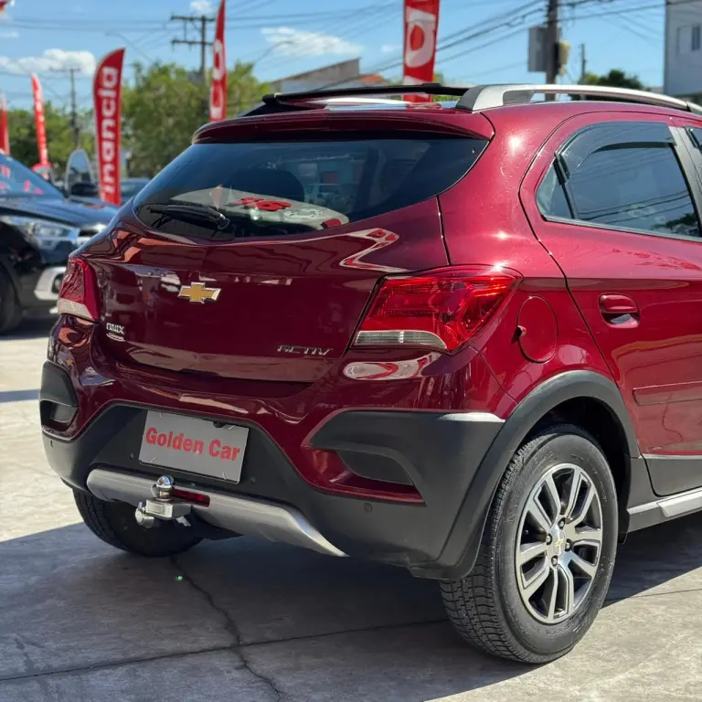 CHEVROLET Onix Hatch - Foto