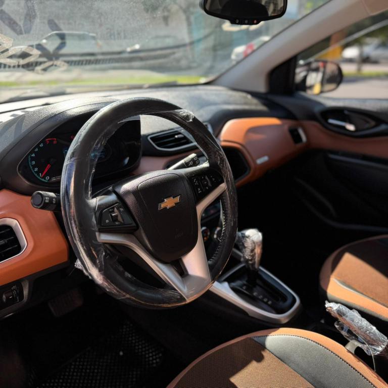 CHEVROLET Onix Hatch - Foto