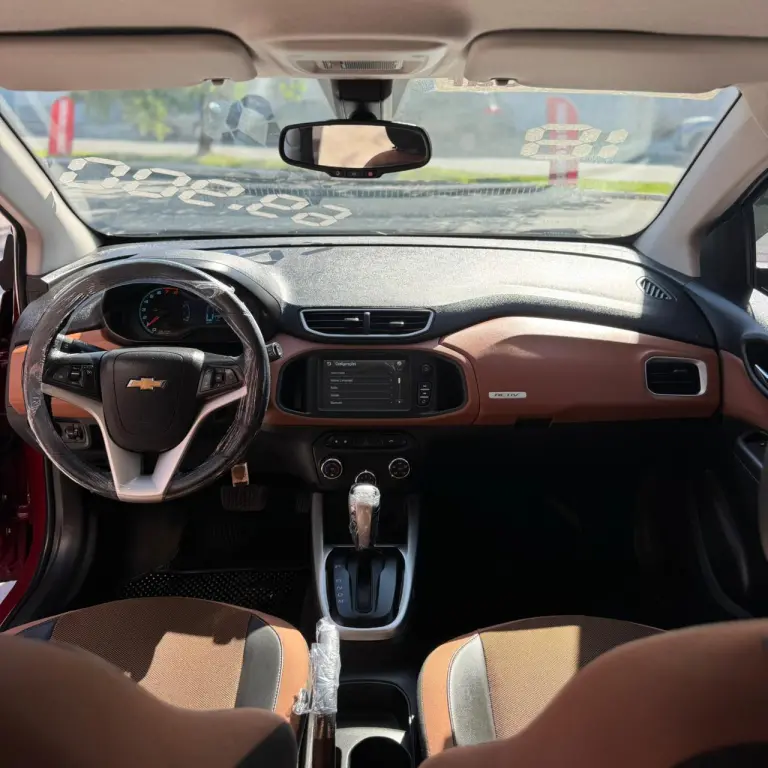 CHEVROLET Onix Hatch - Foto