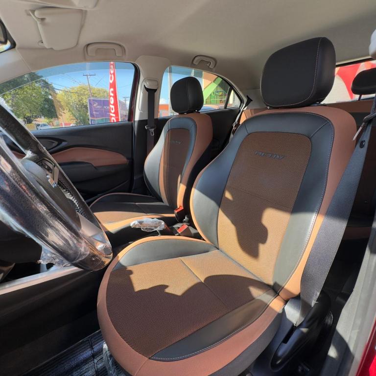 CHEVROLET Onix Hatch - Foto