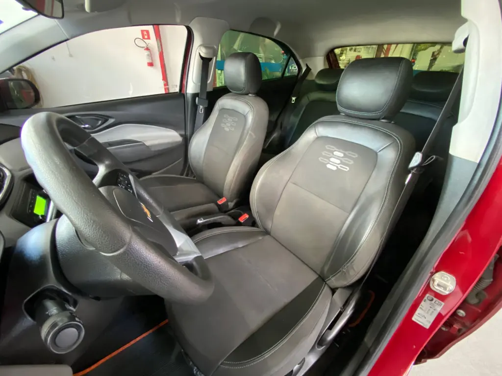 CHEVROLET Onix Hatch - Foto