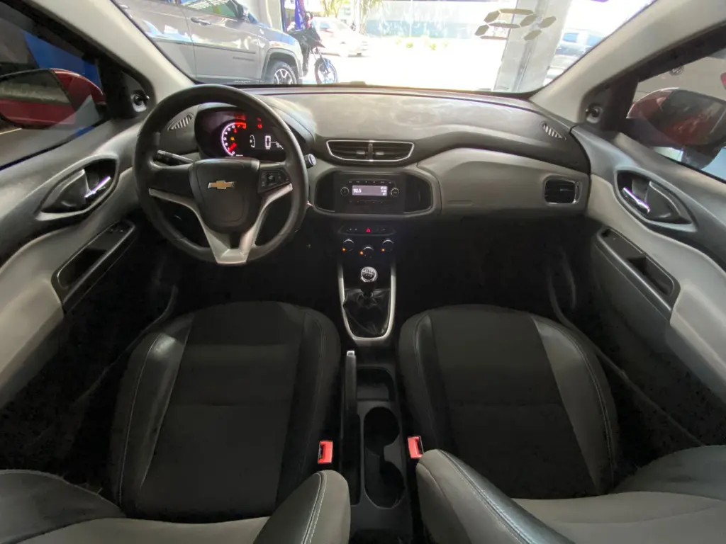 CHEVROLET Onix Hatch - Foto