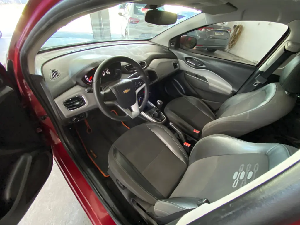 CHEVROLET Onix Hatch - Foto