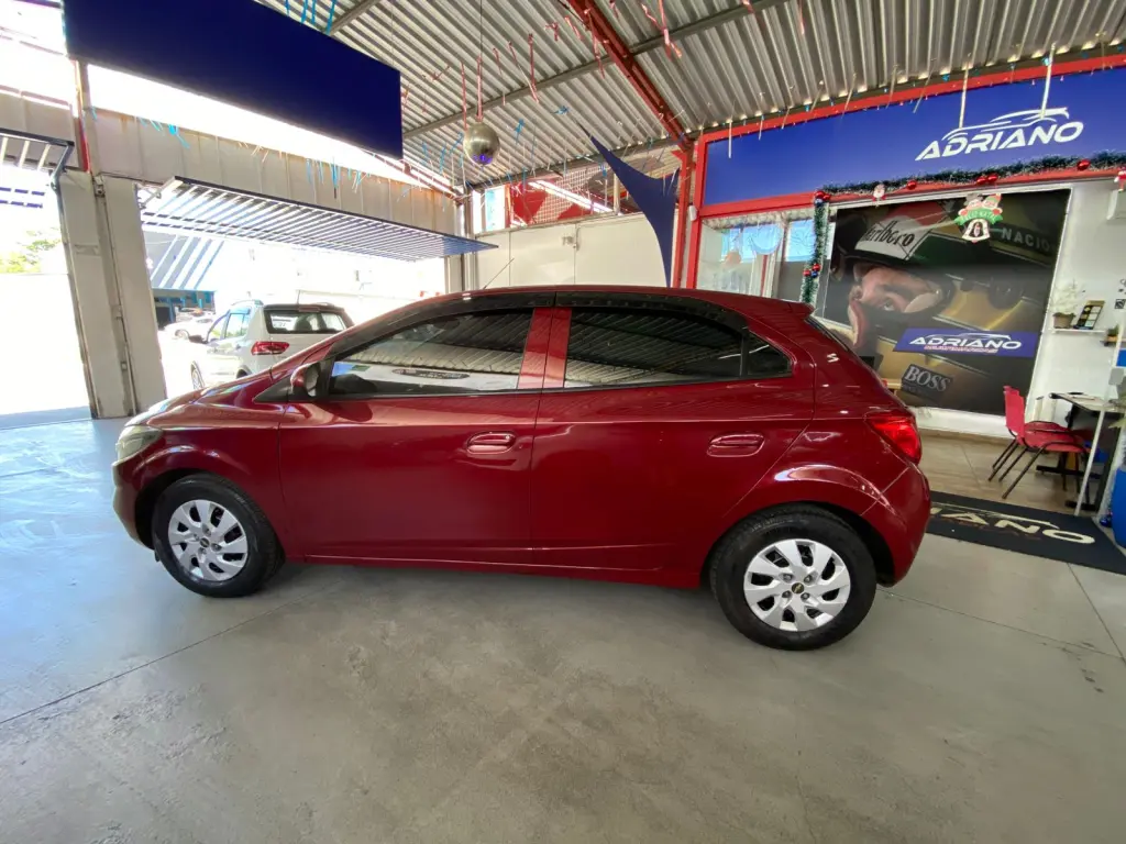 CHEVROLET Onix Hatch - Foto