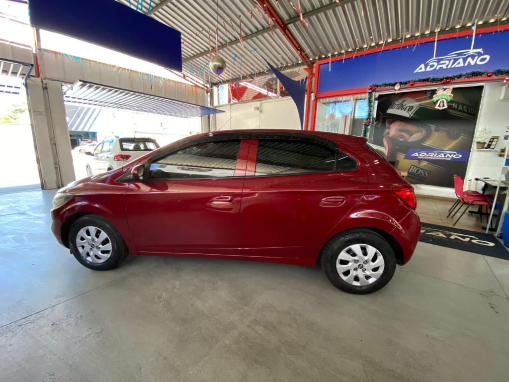 CHEVROLET Onix Hatch - Foto