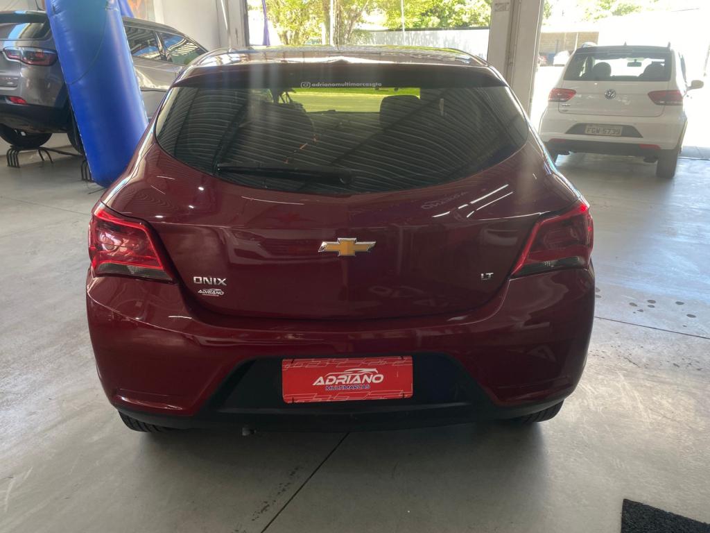 CHEVROLET Onix Hatch - Foto