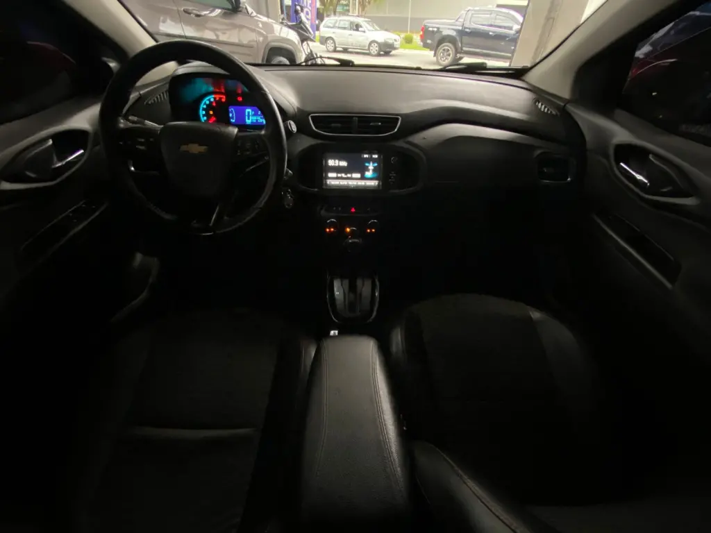 CHEVROLET Onix Hatch - Foto