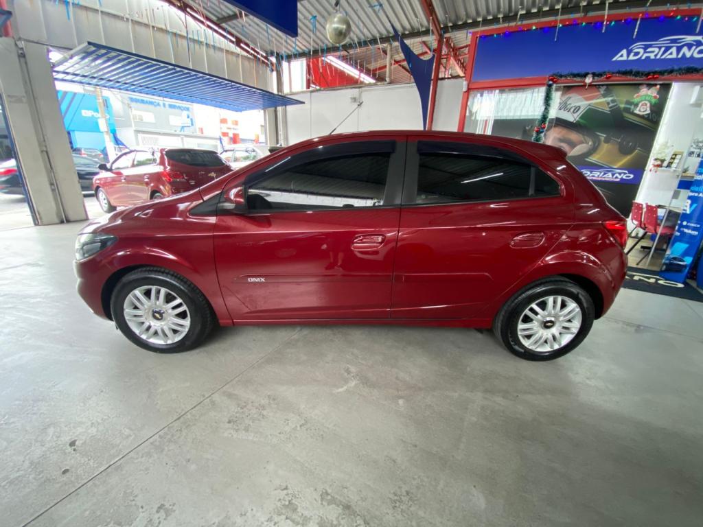 CHEVROLET Onix Hatch - Foto