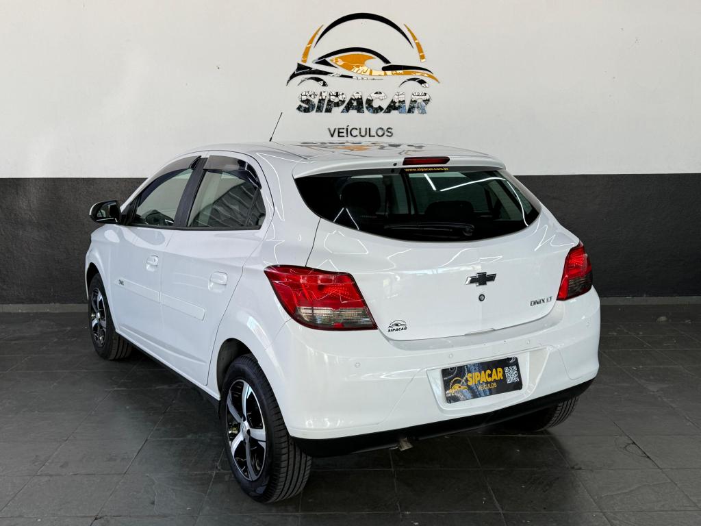 CHEVROLET Onix Hatch - Foto