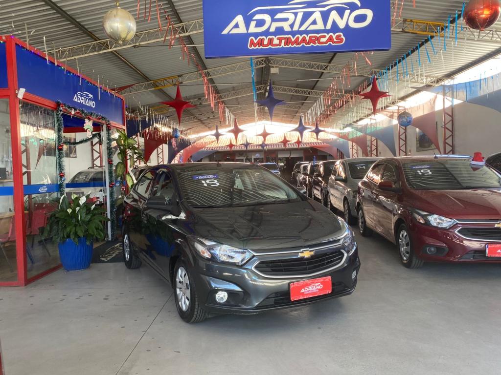 CHEVROLET Onix Hatch - Foto