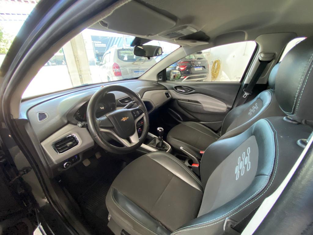 CHEVROLET Onix Hatch - Foto