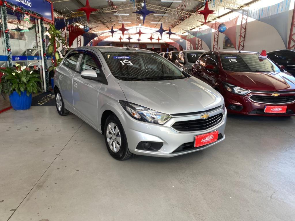 CHEVROLET Onix Hatch - Foto