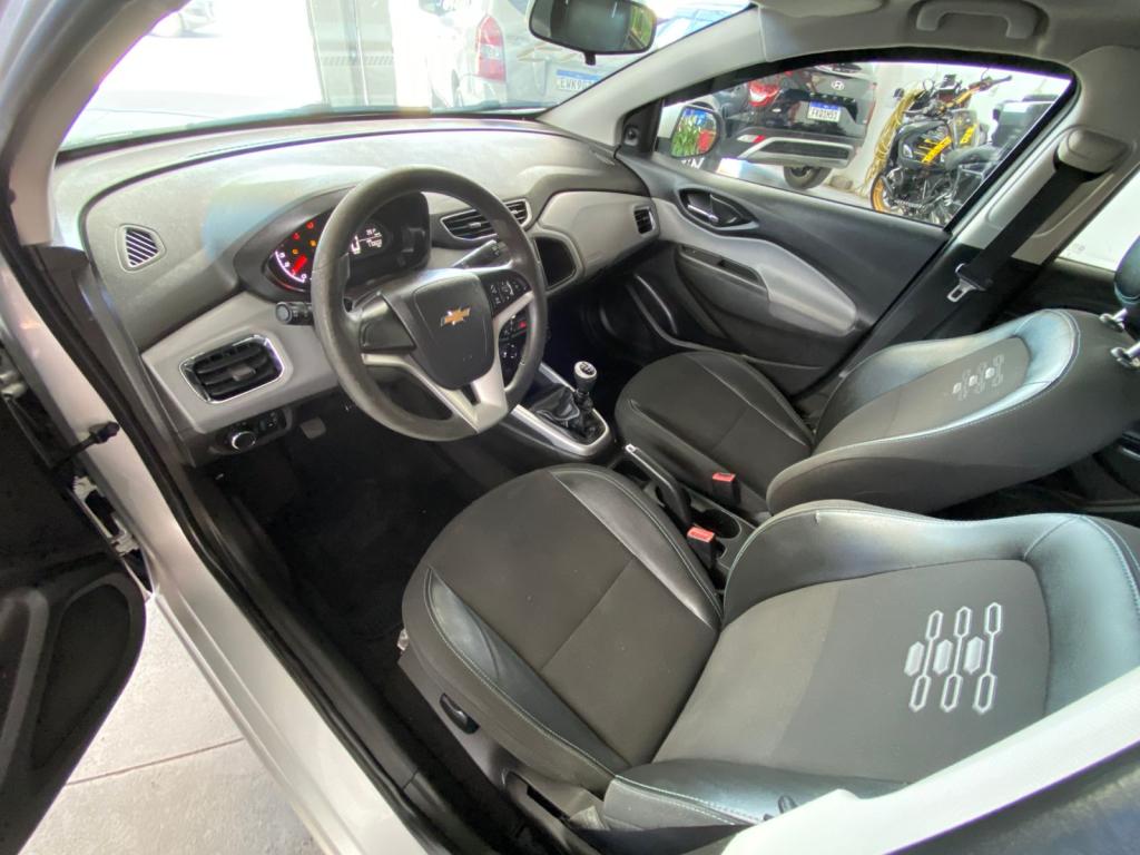 CHEVROLET Onix Hatch - Foto