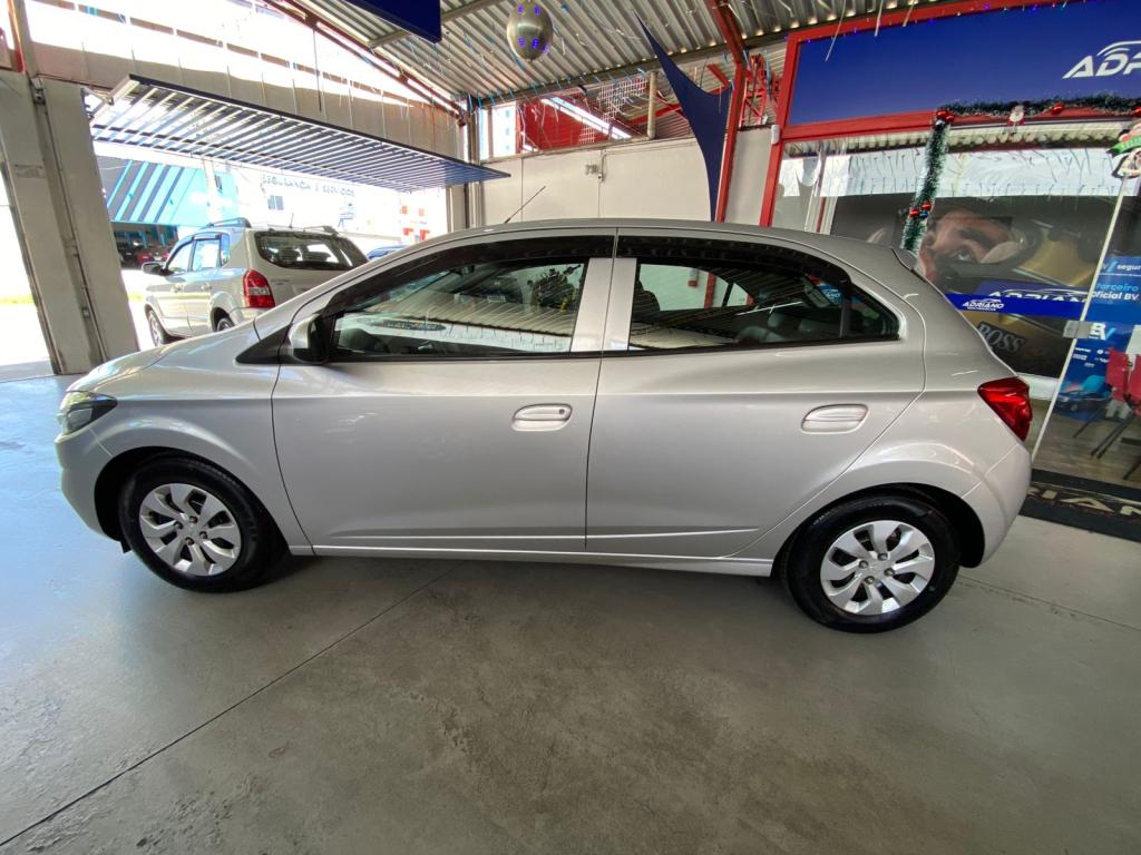 CHEVROLET Onix Hatch - Foto