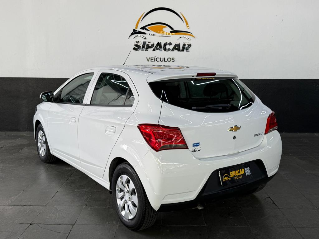 CHEVROLET Onix Hatch - Foto