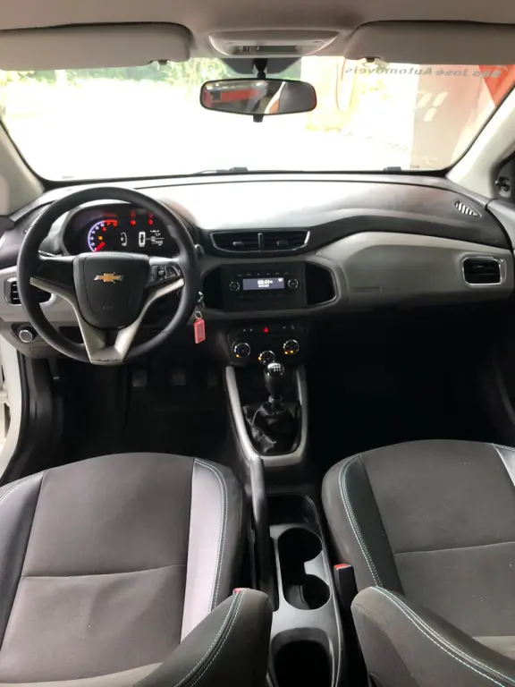 CHEVROLET Onix Hatch - Foto